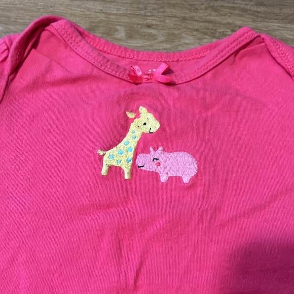 🟡Baby Girl t-shirt. Size 6-9 months - Picture 2 of 3